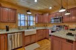 D and J`s Lakehouse: Kitchen